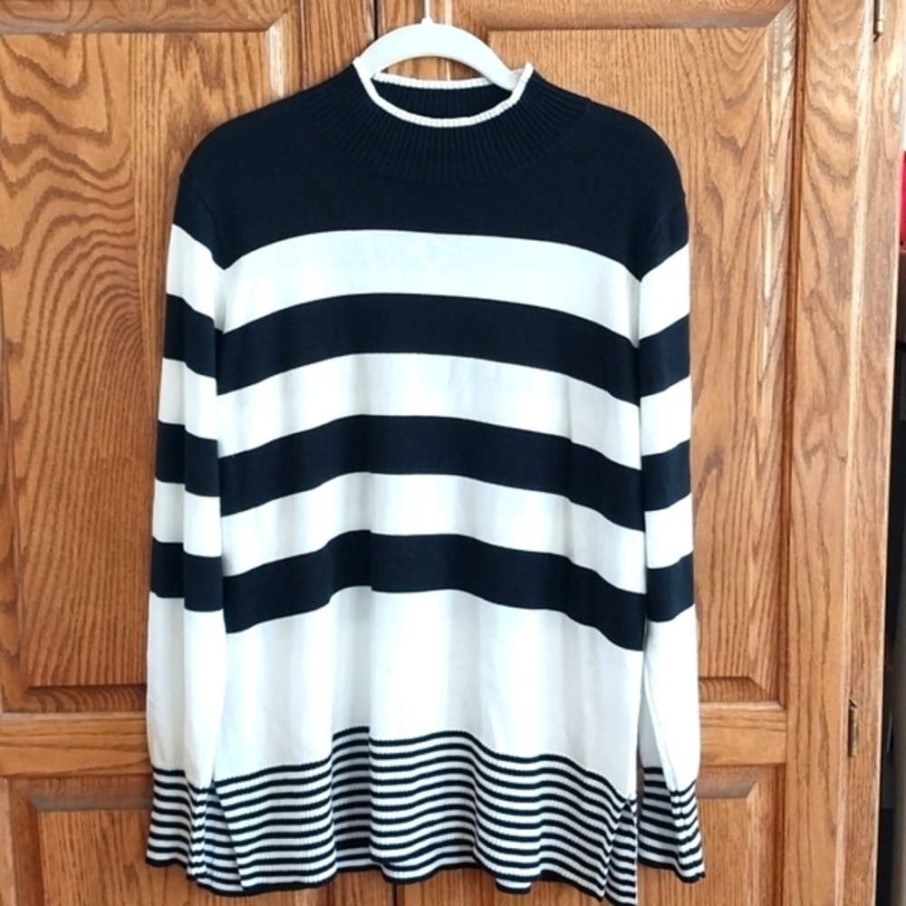 Bylyse Spenard NWOT Women's Large Mock Neck Black White Striped‎ Sweater